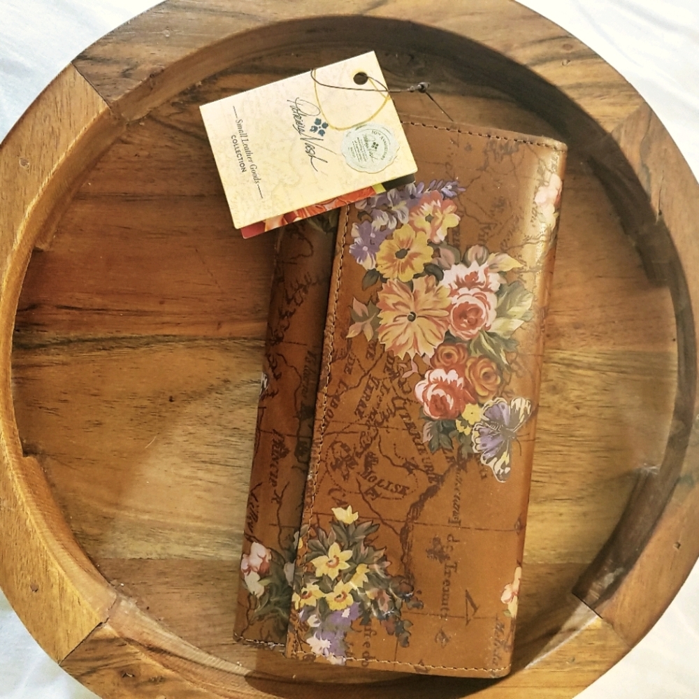 NWT PATRICIA NASH LEATHER ENGLISH GARDEN WALLET